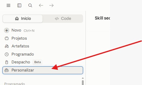 Tela do Claude com o menu lateral, destacando a opção Personalizar